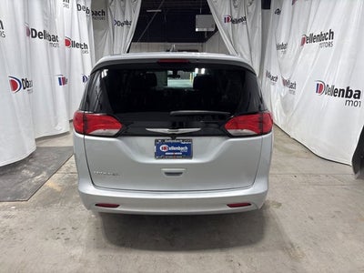 2022 Chrysler Voyager LX