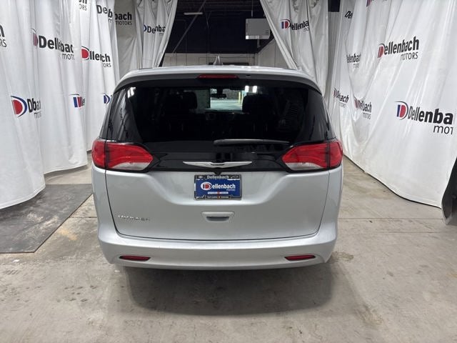 2022 Chrysler Voyager LX