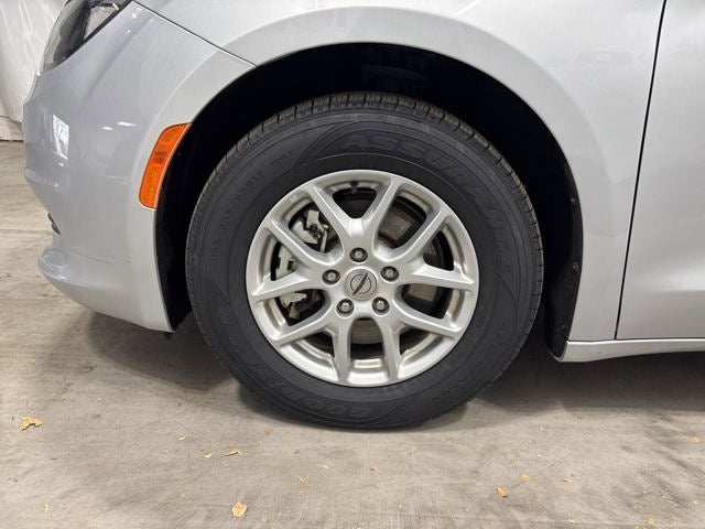 2022 Chrysler Voyager LX