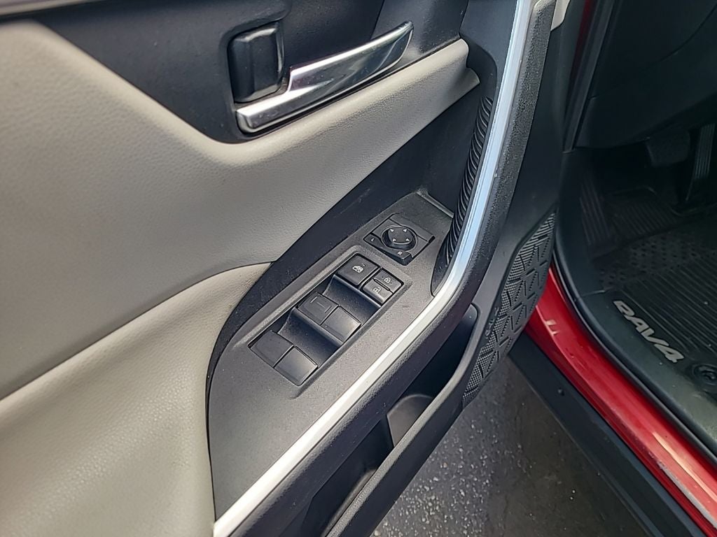 2020 Toyota RAV4 Hybrid XLE