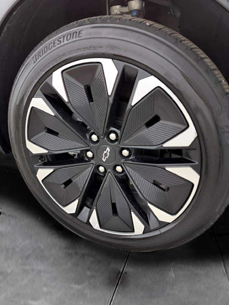 2024 Chevrolet Equinox EV Launch Edition - Photo 18