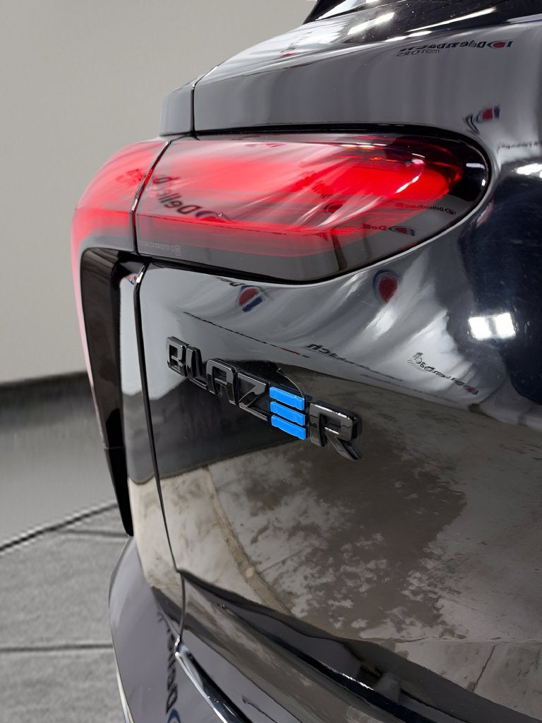 2024 Chevrolet Equinox EV Launch Edition - Photo 20
