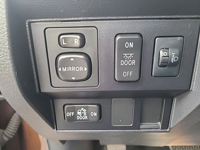 2017 Toyota Tundra SR5