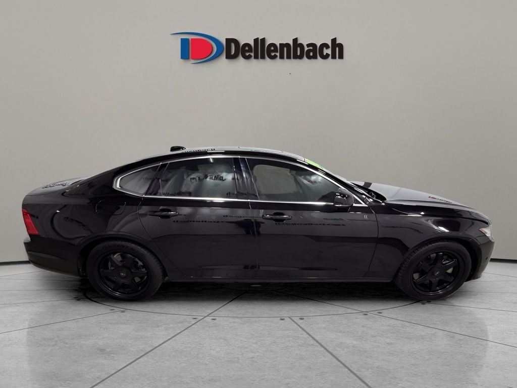 2017 Volvo S90 T6 Momentum