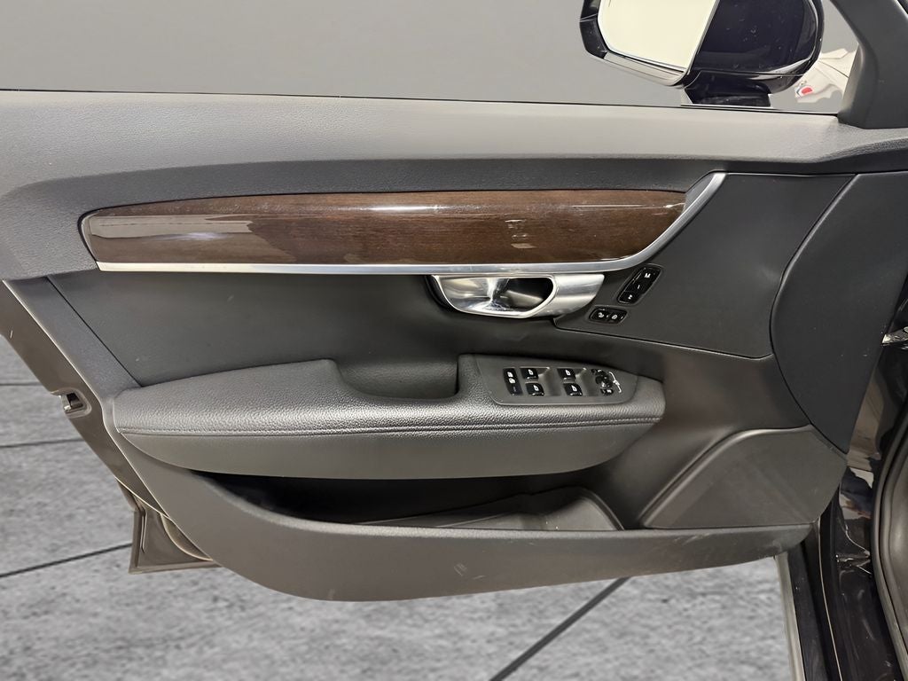 2017 Volvo S90 T6 Momentum